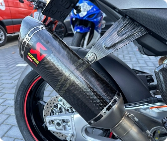 aprilia rsv uitlaat